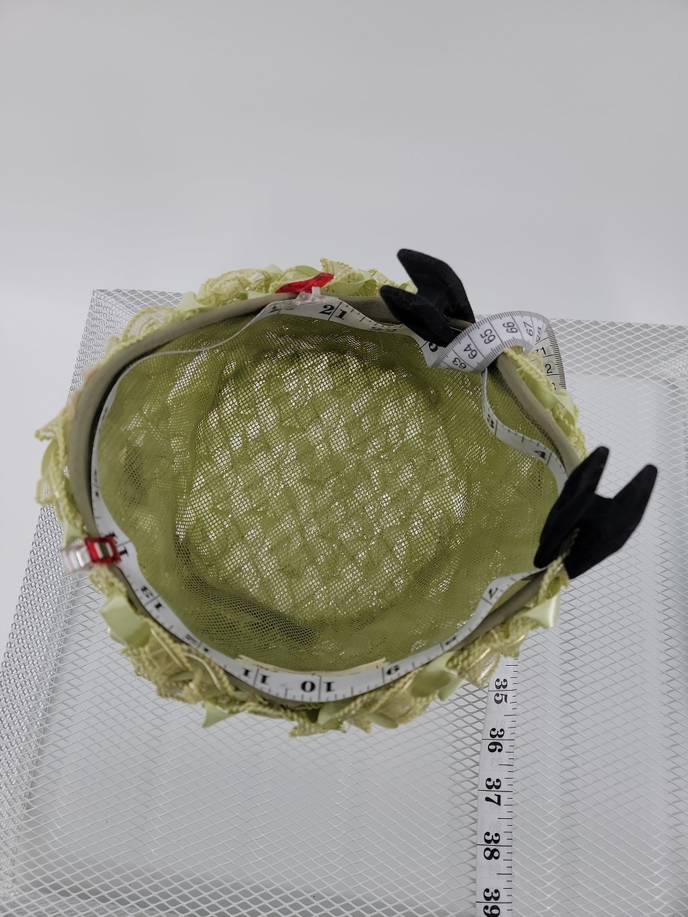 Vintage L.S. Ayres Indianapolis Green Ribbon Cloche Hat 1960s Derby Pillbox Hat - Picture 9 of 10